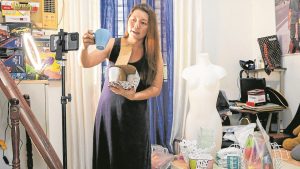 Milliscent selling online via livestream